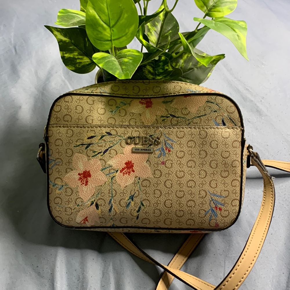 Small Guess cross body bag